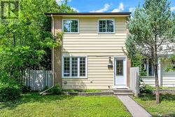 939 GREENBRIAR AVENUE  Ottawa, ON K2C 0J8