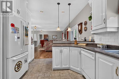 1339 Tiny Beaches Road N, Tiny, ON - Indoor Photo Showing Kitchen
