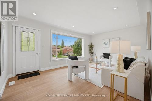199 Allen Street E, Waterloo, ON - Indoor