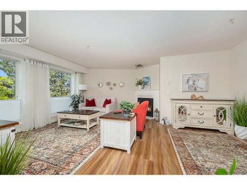 3301 Centennial Drive Unit# 309, Vernon, BC - Indoor Photo Showing Living Room