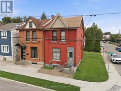 203 CAROLINE STREET N  Hamilton, ON L8R 2S1