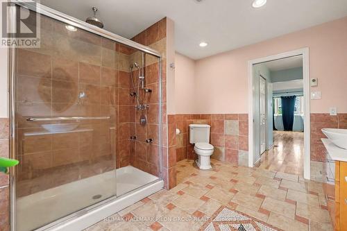 182 Twyford Street, Ottawa, ON - Indoor Photo Showing Bathroom