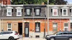 944 DUNDAS STREET E Toronto, ON M4M 1R3