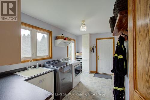 8187 Wellington Road 109 Road, Wellington North (Arthur), ON - Indoor Photo Showing Laundry Room