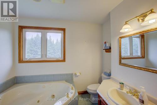8187 Wellington Road 109 Road, Wellington North (Arthur), ON - Indoor Photo Showing Bathroom