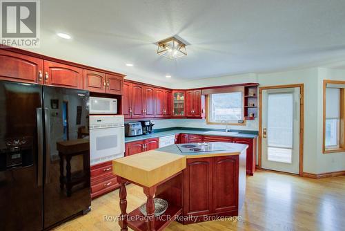 8187 Wellington Road 109 Road, Wellington North (Arthur), ON - Indoor Photo Showing Kitchen