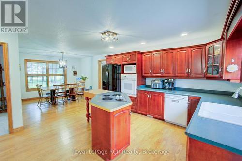 8187 Wellington Road 109 Road, Wellington North (Arthur), ON - Indoor Photo Showing Kitchen