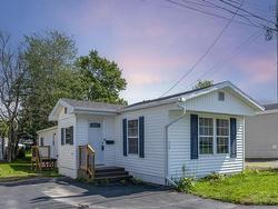 714 Fern Drive  Beaver Bank, NS B4E 1L9