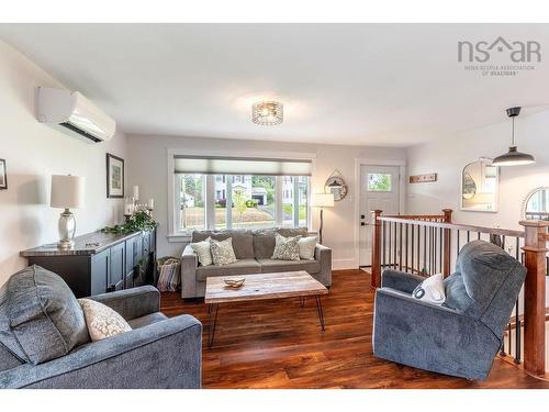 50 Archibald Street, Truro, NS - Indoor Photo Showing Living Room