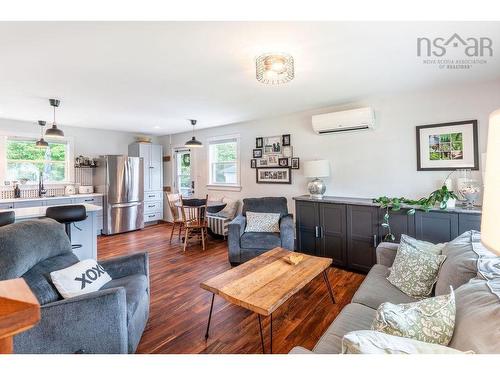 50 Archibald Street, Truro, NS - Indoor Photo Showing Living Room