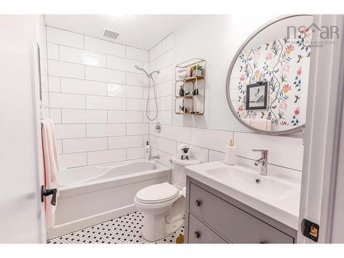 50 Archibald Street, Truro, NS - Indoor Photo Showing Bathroom