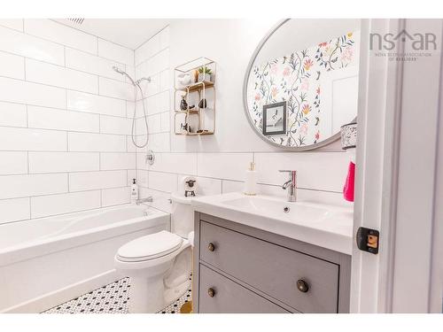 50 Archibald Street, Truro, NS - Indoor Photo Showing Bathroom