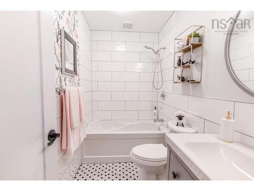50 Archibald Street, Truro, NS - Indoor Photo Showing Bathroom