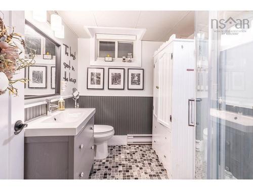 50 Archibald Street, Truro, NS - Indoor Photo Showing Bathroom