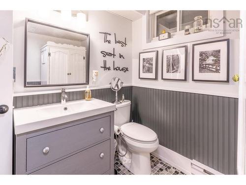 50 Archibald Street, Truro, NS - Indoor Photo Showing Bathroom