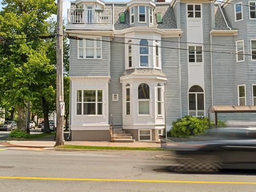 1 1069 South Park Street  Halifax, NS B3H 2W5