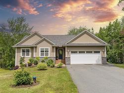 38 Coulter Crescent  Oakfield, NS B2T 0N4