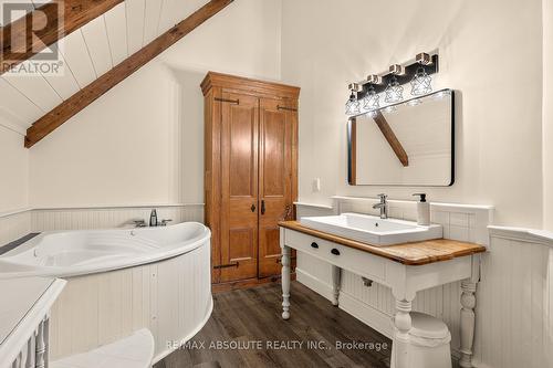 140 Creek Drive, Ottawa, ON - Indoor Photo Showing Bathroom