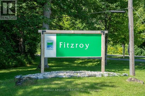 Minutes to Fitzroy Harbour Provincial Park - 140 Creek Drive, Ottawa, ON - Outdoor