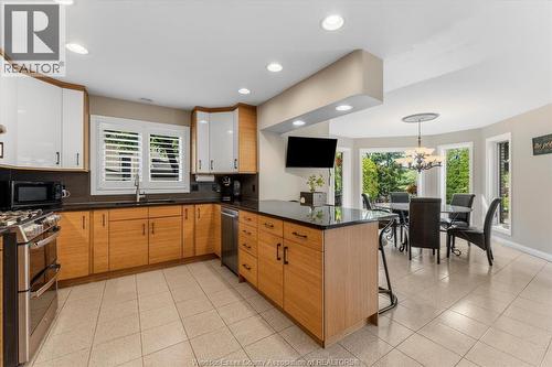 414 Chambers, Tecumseh, ON - Indoor Photo Showing Kitchen