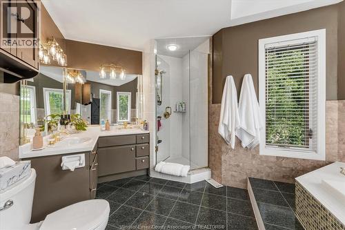 414 Chambers, Tecumseh, ON - Indoor Photo Showing Bathroom