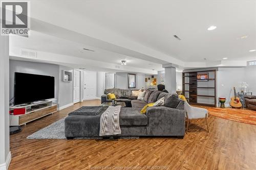 414 Chambers, Tecumseh, ON - Indoor Photo Showing Living Room