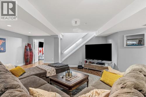 414 Chambers, Tecumseh, ON - Indoor Photo Showing Living Room