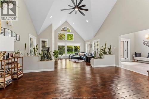 414 Chambers, Tecumseh, ON - Indoor Photo Showing Living Room