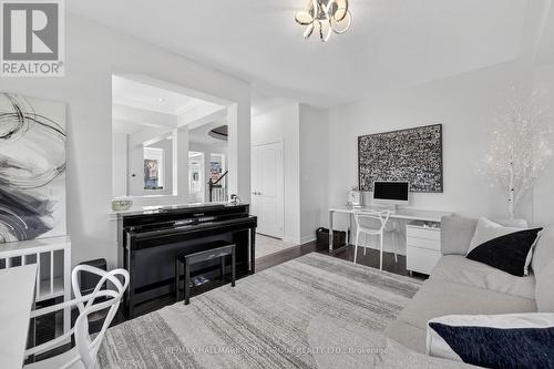 75 Mclarty Gate, Aurora, ON - Indoor Photo Showing Bedroom