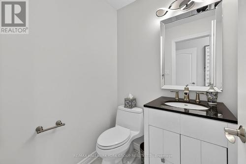 75 Mclarty Gate, Aurora, ON - Indoor Photo Showing Bathroom