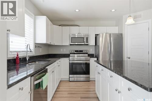 351 Palliser Way, Saskatoon, SK - Indoor Photo Showing Kitchen With Double Sink With Upgraded Kitchen