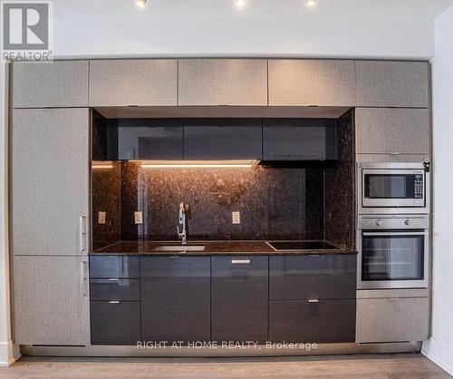3213 - 10 York Street, Toronto, ON - Indoor Photo Showing Kitchen