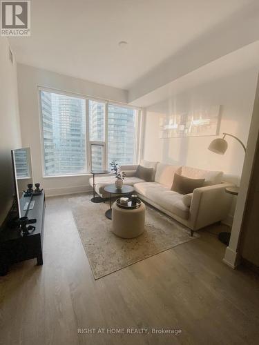 3213 - 10 York Street, Toronto, ON - Indoor Photo Showing Living Room