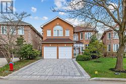 17 LADY LYNN CRESCENT Richmond Hill, ON L4B 3V5