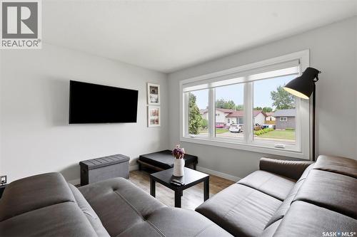 151 Makaroff Road, Saskatoon, SK - Indoor Photo Showing Living Room