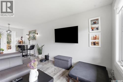 151 Makaroff Road, Saskatoon, SK - Indoor Photo Showing Living Room