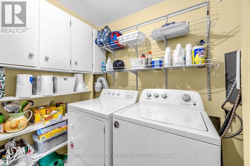 401 - 15 Vicora Linkway, Toronto, ON - Indoor Photo Showing Laundry Room