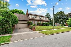 691 CONACHER DRIVE  Toronto, ON M2M 3N4