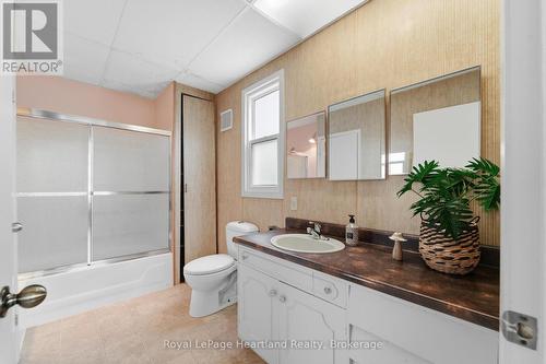 128 Britannia Road W, Goderich (Goderich (Town)), ON - Indoor Photo Showing Bathroom