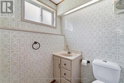 128 Britannia Road W, Goderich (Goderich (Town)), ON - Indoor Photo Showing Bathroom