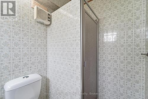 128 Britannia Road W, Goderich (Goderich (Town)), ON - Indoor Photo Showing Bathroom