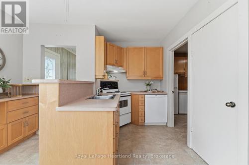 128 Britannia Road W, Goderich (Goderich (Town)), ON - Indoor Photo Showing Kitchen