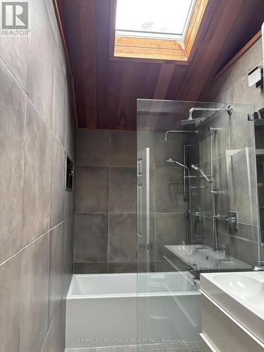 5452 Croydon Road, Burlington, ON - Indoor Photo Showing Bathroom