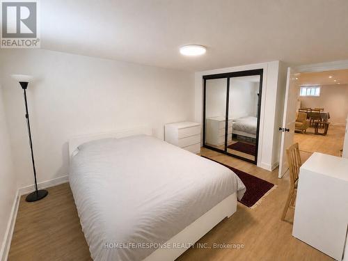 5452 Croydon Road, Burlington, ON - Indoor Photo Showing Bedroom
