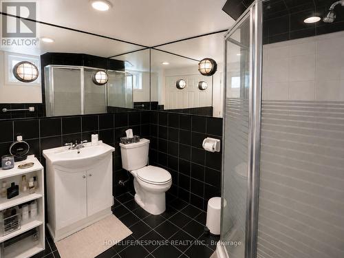 5452 Croydon Road, Burlington, ON - Indoor Photo Showing Bathroom