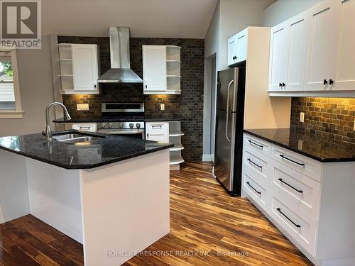 5452 Croydon Road, Burlington, ON - Indoor Photo Showing Kitchen With Double Sink With Upgraded Kitchen