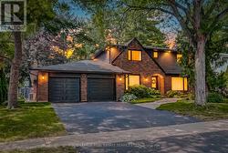1116 GREENOAKS DRIVE  Mississauga, ON L5J 3A2