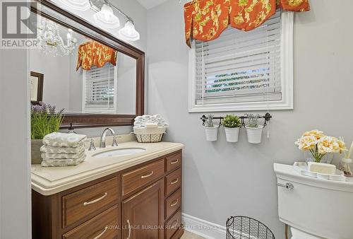 1580 Woodeden Drive, Mississauga, ON - Indoor Photo Showing Bathroom