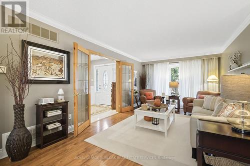 1580 Woodeden Drive, Mississauga, ON - Indoor Photo Showing Living Room