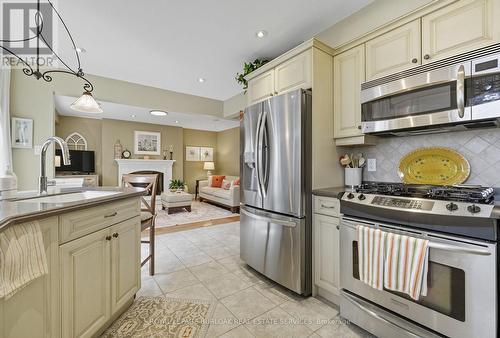 1580 Woodeden Drive, Mississauga, ON - Indoor Photo Showing Kitchen With Upgraded Kitchen